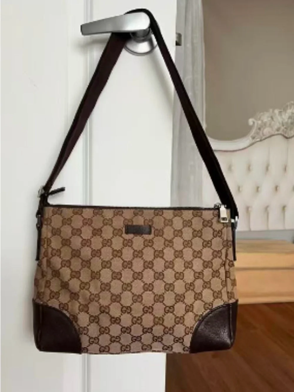 Gucci Shoulder Bag Joy Messenger in Brown/Beige Monogrammed Canvas crossbody bag